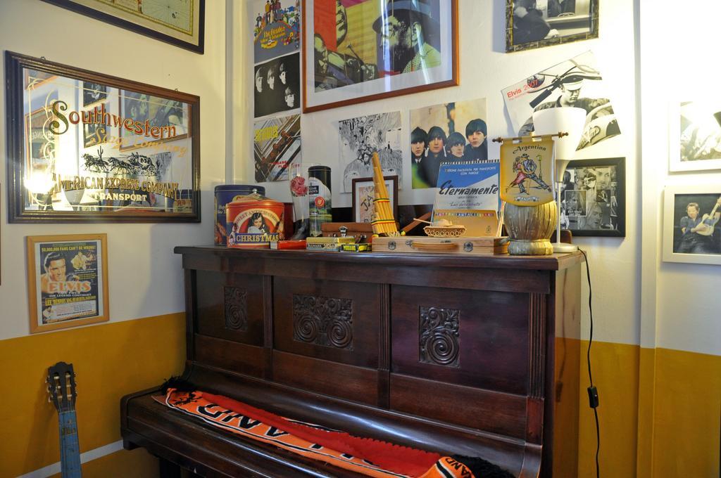 Litus Roma Hostel Lido di Ostia Bagian luar foto The piano at the Abbey Road Studios