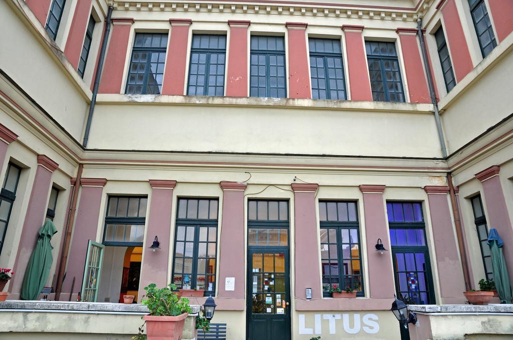 Litus Roma Hostel Lido di Ostia Bagian luar foto The museum's entrance