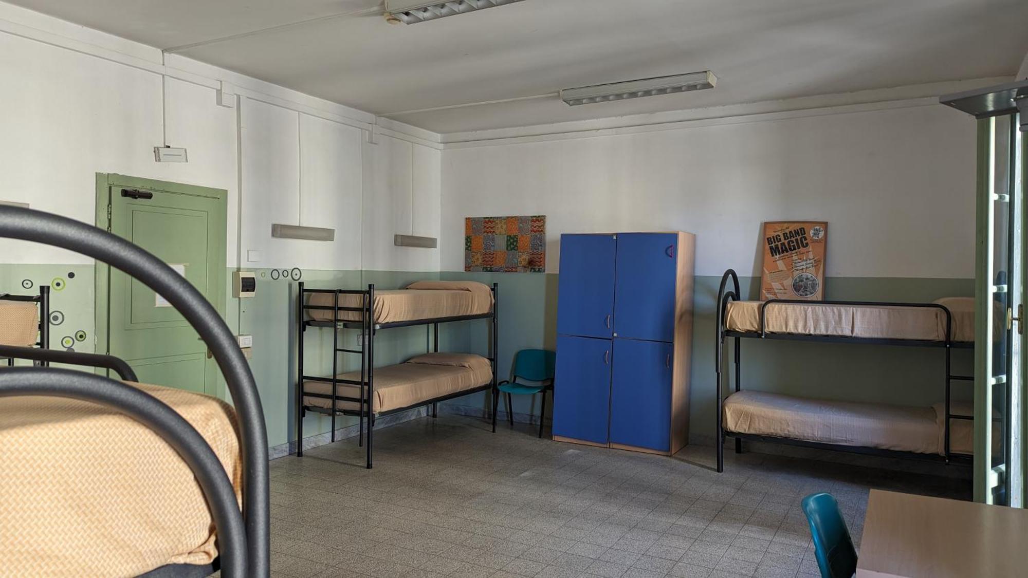 Litus Roma Hostel Lido di Ostia Bagian luar foto Dormitory at the hostel