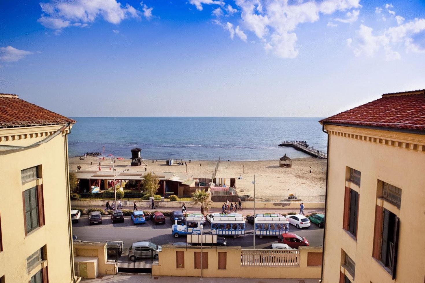 Litus Roma Hostel Lido di Ostia Bagian luar foto The beach of Varano