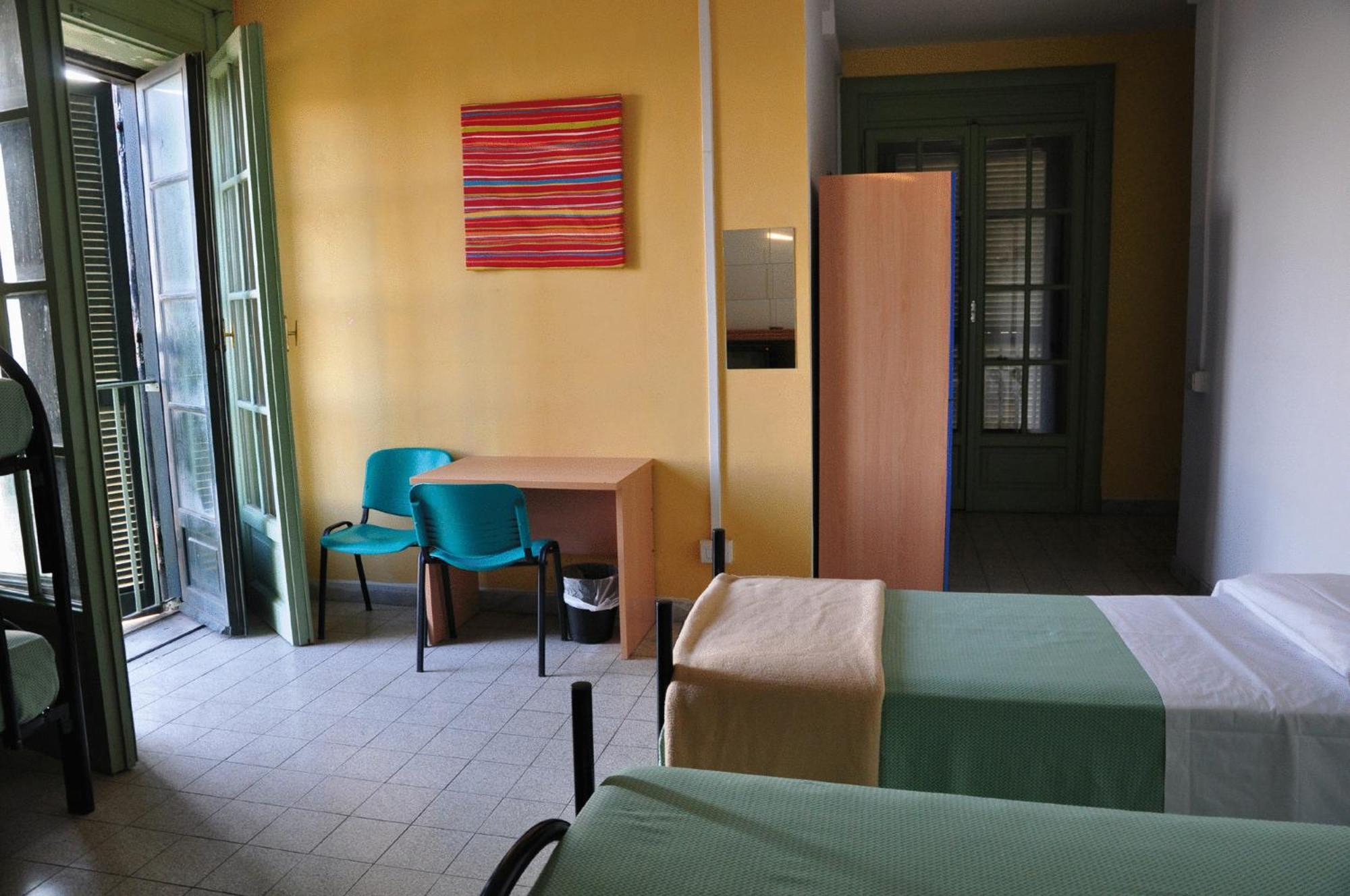 Litus Roma Hostel Lido di Ostia Bagian luar foto A typical room at the hostel