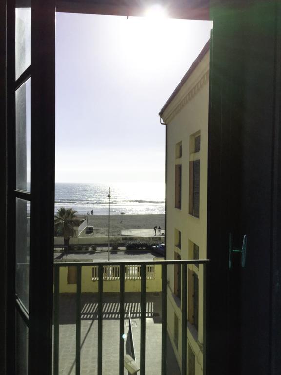 Litus Roma Hostel Lido di Ostia Bagian luar foto View of the beach from the hotel