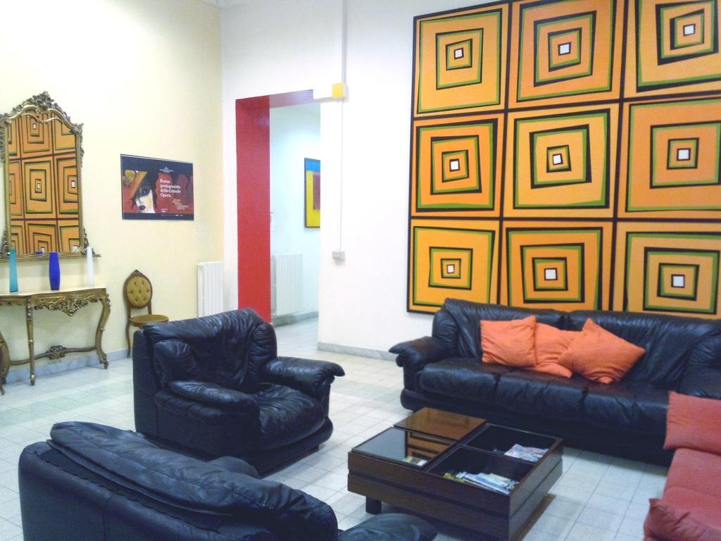 Litus Roma Hostel Lido di Ostia Bagian luar foto The waiting room of a private clinic in Madrid, Spain