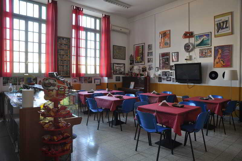 Litus Roma Hostel Lido di Ostia Bagian luar foto The library