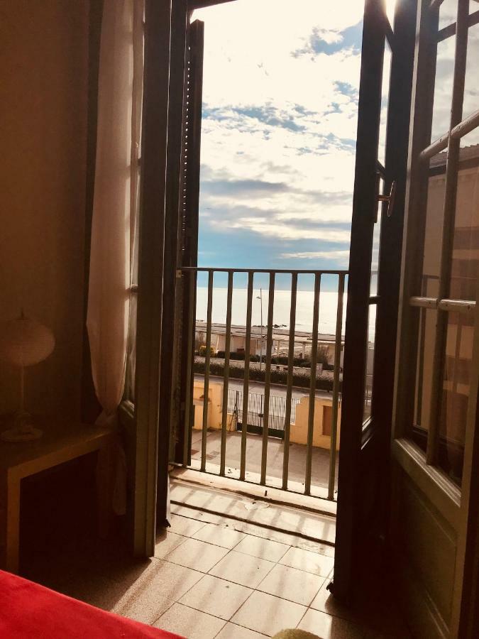 Litus Roma Hostel Lido di Ostia Bagian luar foto View from the window of the lighthouse