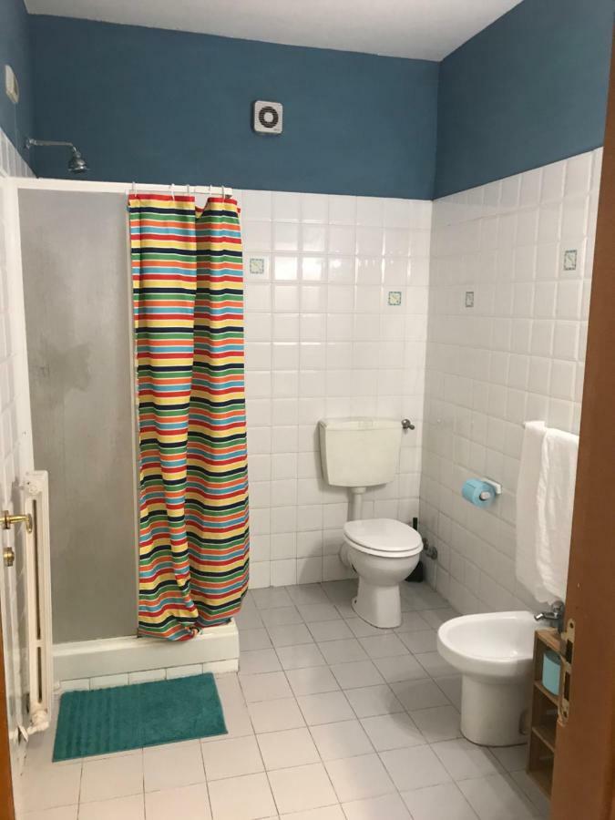 Litus Roma Hostel Lido di Ostia Bagian luar foto A shower curtain